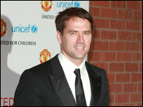 ����� ����